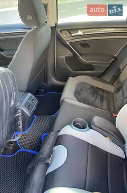 Хетчбек Volkswagen Golf 2013 в 