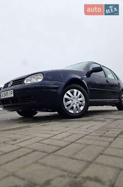 Хетчбек Volkswagen Golf 2000 в Черкасах