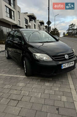 Хэтчбек Volkswagen Golf 2005 в Ужгороде