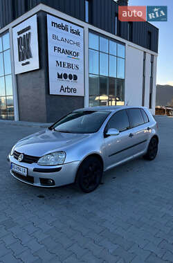 Хетчбек Volkswagen Golf 2005 в Хусті