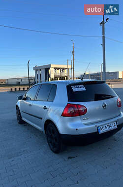 Хетчбек Volkswagen Golf 2005 в Хусті