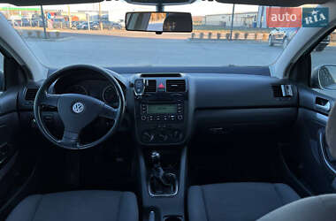 Хетчбек Volkswagen Golf 2005 в Хусті