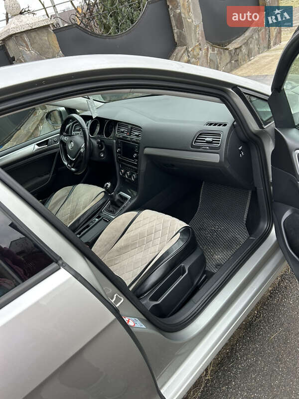 Хетчбек Volkswagen Golf 2018 в Тячеві