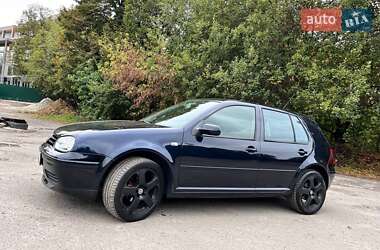 Хэтчбек Volkswagen Golf 2001 в 