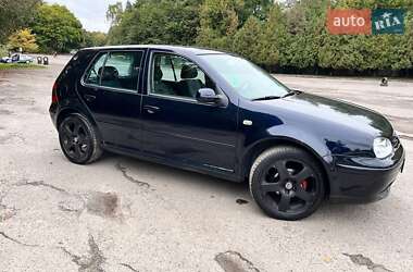 Хэтчбек Volkswagen Golf 2001 в 