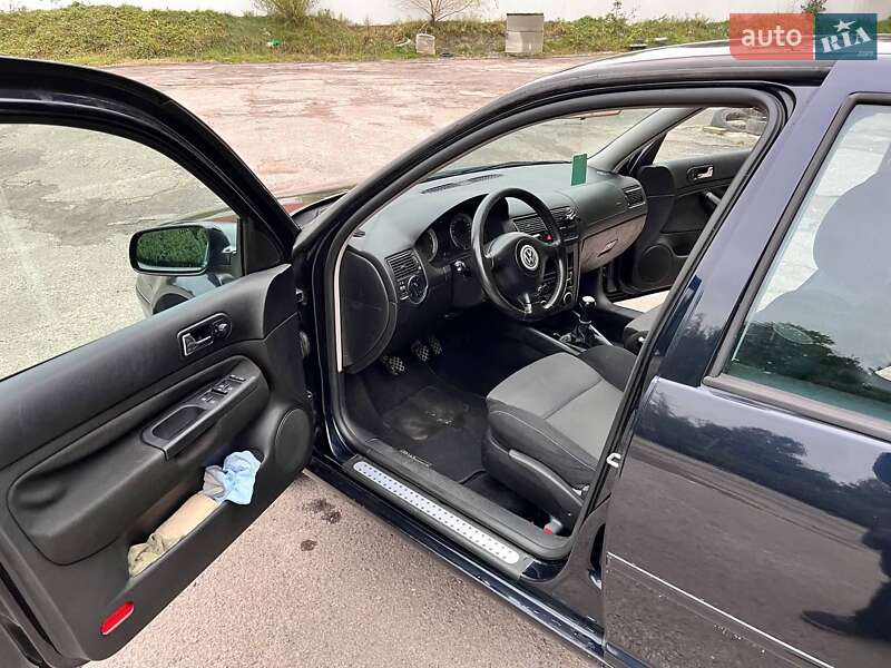 Хетчбек Volkswagen Golf 2001 в Львові