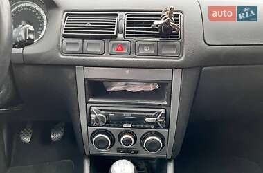 Хэтчбек Volkswagen Golf 2001 в 