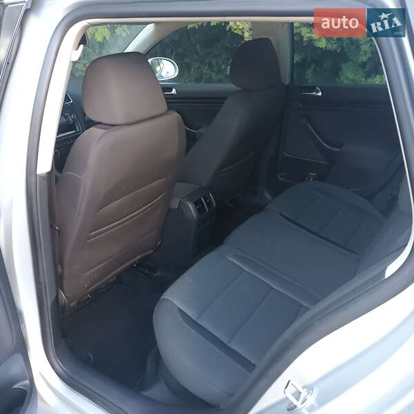 Универсал Volkswagen Golf 2010 в Ужгороде