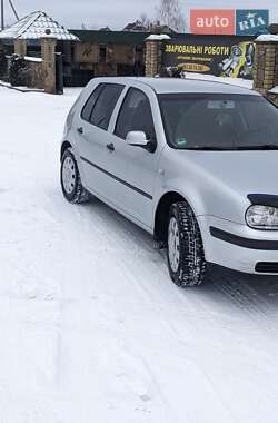 Хетчбек Volkswagen Golf 2001 в 