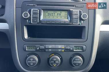 Хетчбек Volkswagen Golf 2008 в 