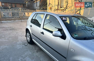 Хэтчбек Volkswagen Golf 2003 в Тернополе