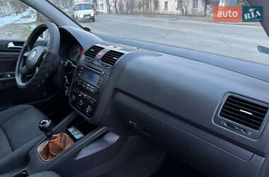 Хэтчбек Volkswagen Golf 2005 в Николаеве