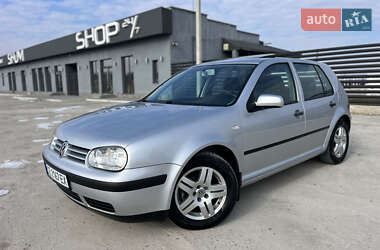 Хэтчбек Volkswagen Golf 2001 в Черновцах