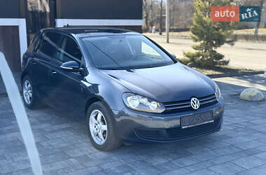 Хэтчбек Volkswagen Golf 2010 в 