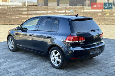 Хэтчбек Volkswagen Golf 2010 в 