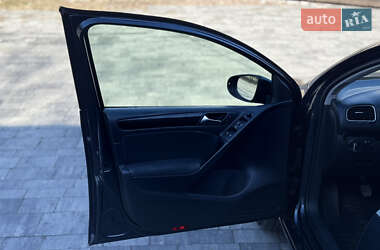 Хэтчбек Volkswagen Golf 2010 в 