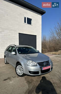 Универсал Volkswagen Golf 2008 в Хороле