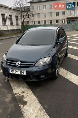 Хетчбек Volkswagen Golf 2006 в Радомишлі