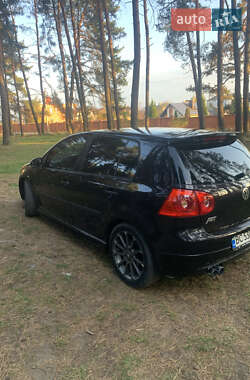 Хетчбек Volkswagen Golf 2004 в Львові