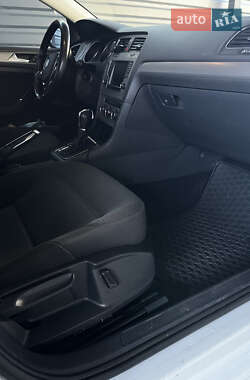 Универсал Volkswagen Golf 2015 в 