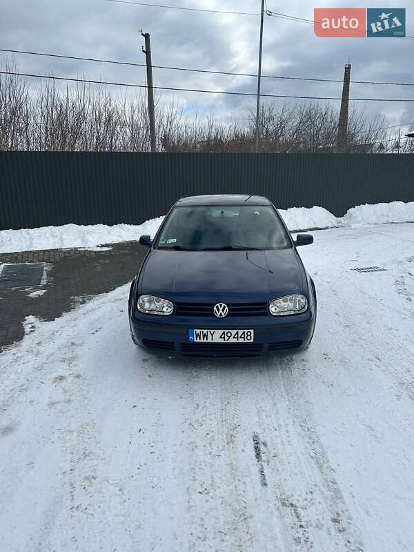 Хетчбек Volkswagen Golf 2002 в Сарнах