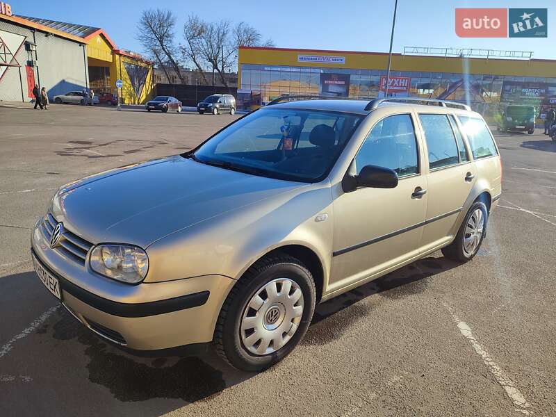 Універсал Volkswagen Golf 2001 в Житомирі