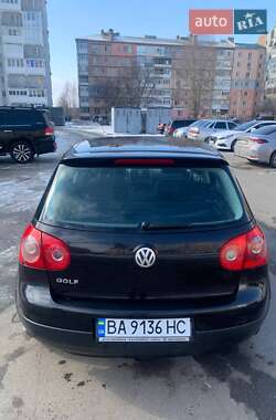 Хэтчбек Volkswagen Golf 2004 в Кропивницком