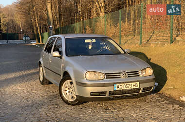 Хетчбек Volkswagen Golf 2003 в Львові