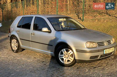 Хетчбек Volkswagen Golf 2003 в Львові