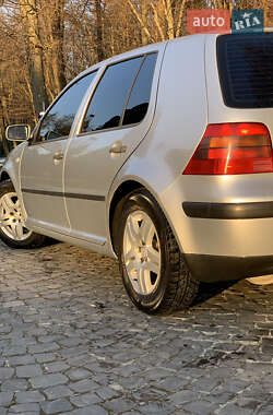 Хетчбек Volkswagen Golf 2003 в Львові