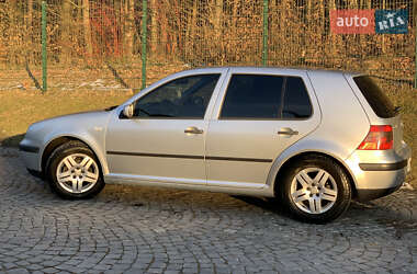 Хетчбек Volkswagen Golf 2003 в Львові