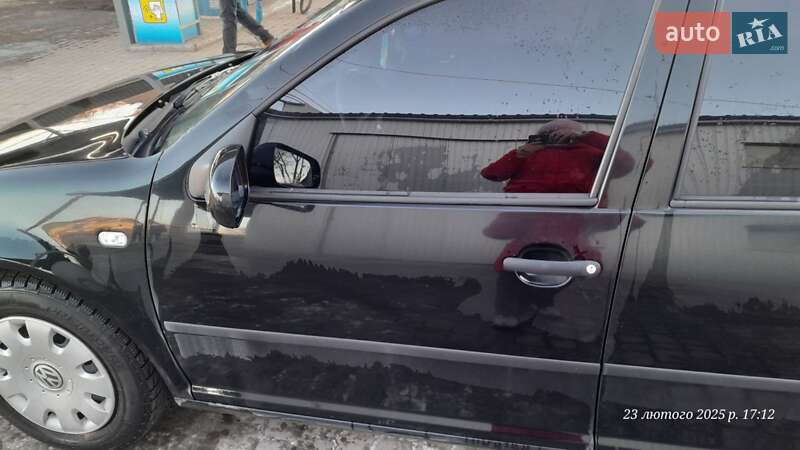 Хэтчбек Volkswagen Golf 2002 в Староконстантинове