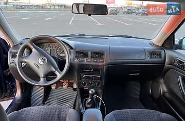 Хэтчбек Volkswagen Golf 1999 в 