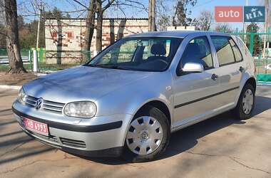 Хетчбек Volkswagen Golf 2002 в Києві