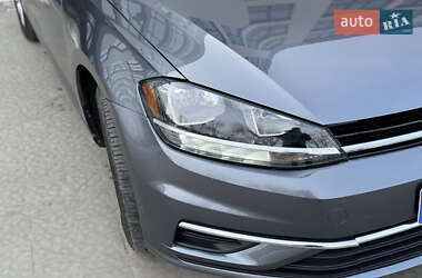 Хэтчбек Volkswagen Golf 2018 в 