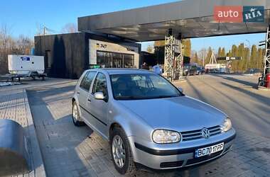 Хетчбек Volkswagen Golf 2002 в 