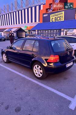 Хэтчбек Volkswagen Golf 1999 в 