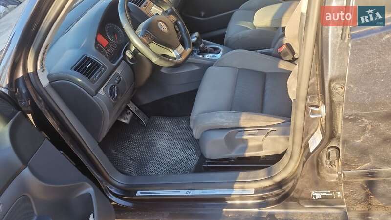 Хетчбек Volkswagen Golf 2007 в Стрию