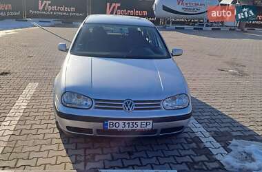 Хетчбек Volkswagen Golf 2001 в Чорткові