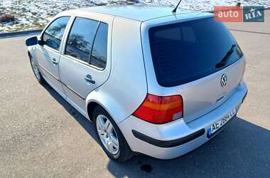 Хэтчбек Volkswagen Golf 1999 в 