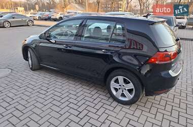 Хэтчбек Volkswagen Golf 2017 в 