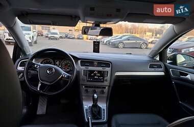 Хэтчбек Volkswagen Golf 2017 в 