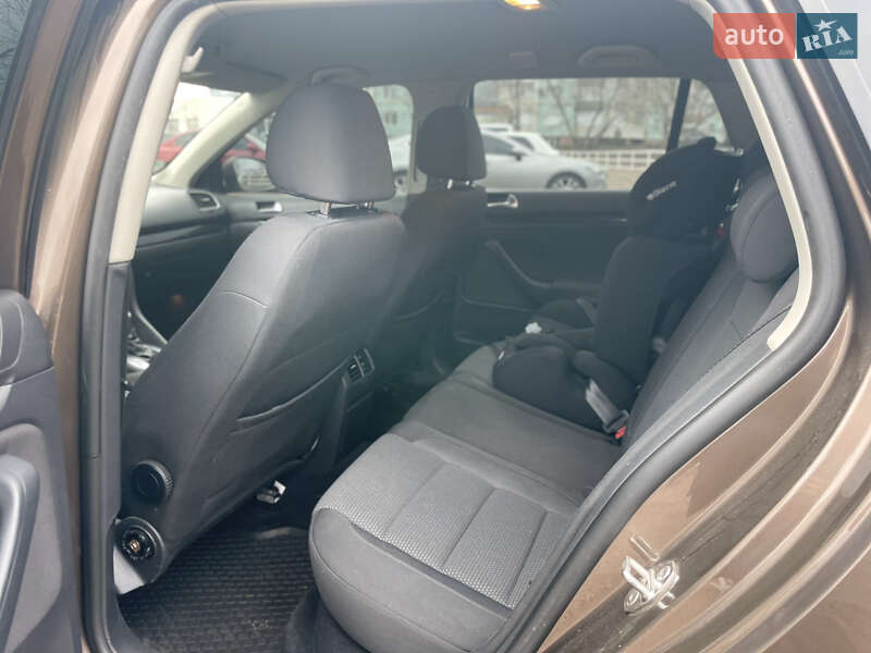 Універсал Volkswagen Golf 2012 в Черкасах