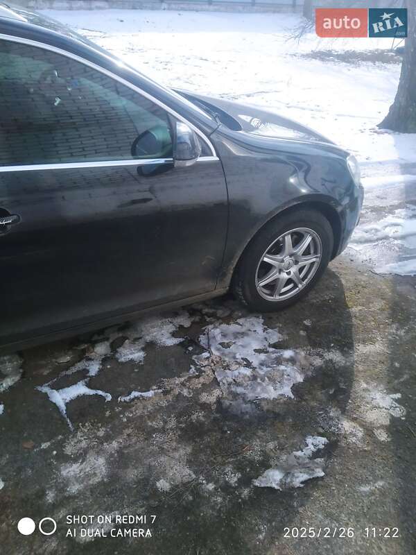 Універсал Volkswagen Golf 2010 в Дубровиці