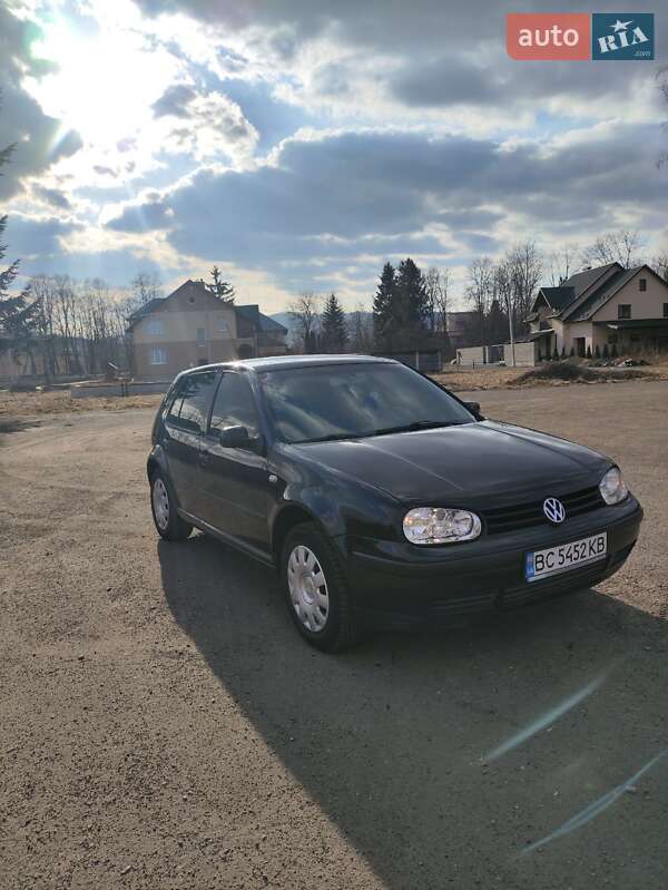 Хетчбек Volkswagen Golf 2002 в Львові