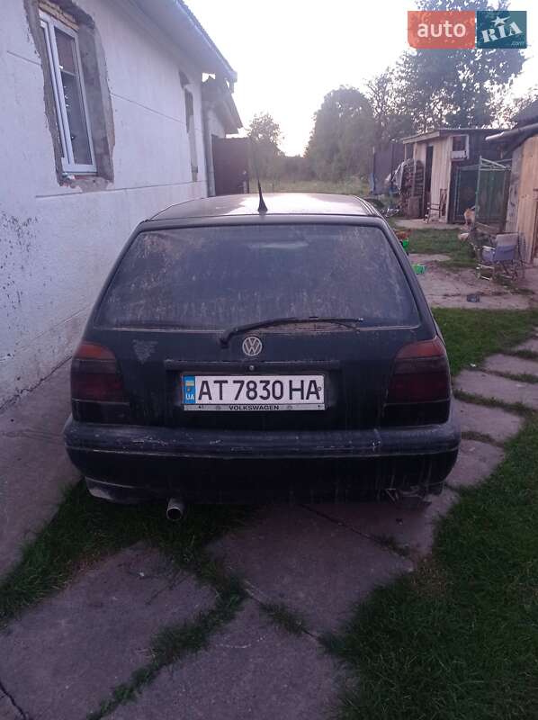 Хэтчбек Volkswagen Golf 1994 в Надворной