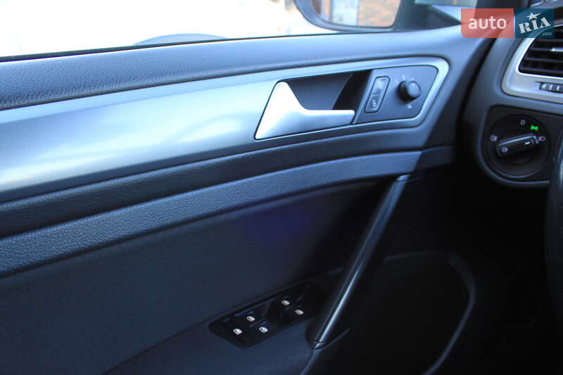 Універсал Volkswagen Golf 2015 в Вінниці