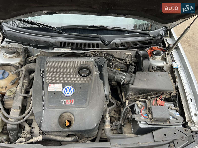 Хэтчбек Volkswagen Golf 2001 в Виннице