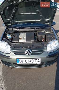 Хэтчбек Volkswagen Golf 2004 в Одессе