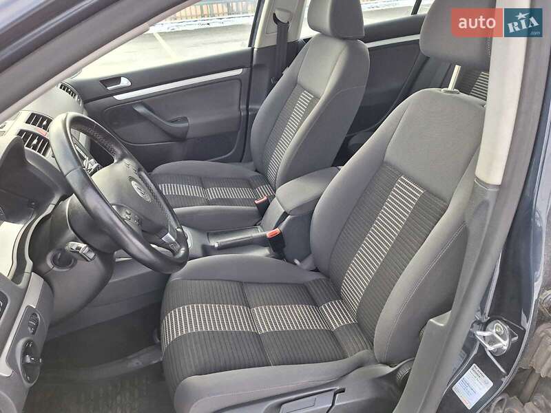 Хетчбек Volkswagen Golf 2008 в Умані